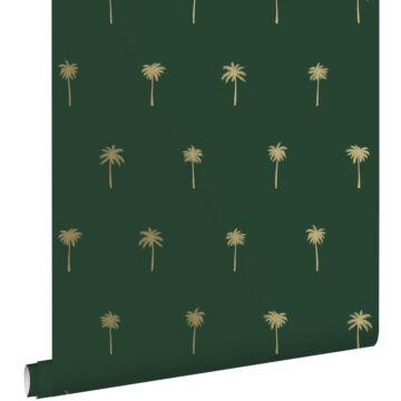 papel pintado palmeras verde esmeralda y oro de ESTAhome