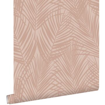 papel pintado hojas de palmera rosa viejo de ESTAhome