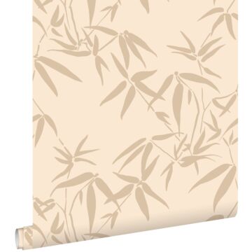 papel pintado hojas de bambú beige de ESTAhome