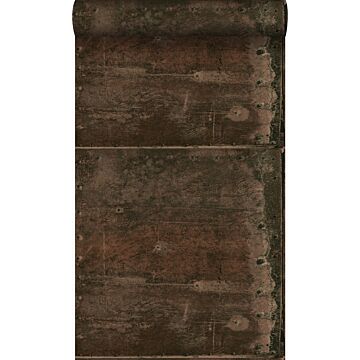 papel pintado grandes placas de metal oxidadas, alteradas y resistidas con remaches marrón herrumbre de Origin Wallcoverings