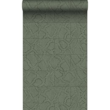 papel pintado motivo de azulejos con imitación de piel de serpiente verde oliva agrisado de Origin Wallcoverings